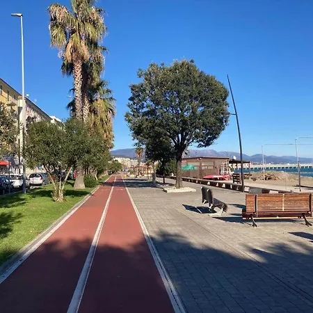 Holiday Luma Vado Ligure Exterior photo
